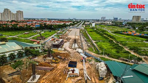 Công trường nút giao Vành đai 3,5 - Đại lộ Thăng Long nhìn từ hướng kết nối Quốc lộ 32.