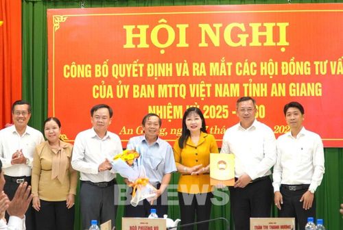 Hội đồng tư vấn về Dân chủ và Pháp luật do ông Phạm Anh Vũ, Ủy viên UB MTTQ Việt Nam tỉnh An Giang, Chủ nhiệm Đoàn Luật sư tỉnh An Giang làm chủ nhiệm. Ảnh: Văn Sĩ-TTXVN