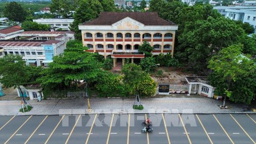 Trung tâm Kiểm soát bệnh tật (CDC) thuộc Sở Y tế trên đường 30/4, phường Tân Ninh hiện đang bỏ trống sau sắp xếp tổ chức bộ máy. Ảnh: Giang Phương - TTXVN