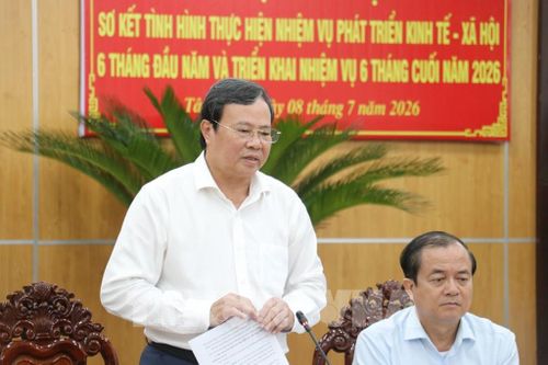 Chủ tịch UBND tỉnh Tây Ninh Lê Văn Hẳn phát biểu chỉ đạo tại Hội nghị sơ kết tình hình phát triển kinh tế - xã hội 6 tháng đầu năm và triển khai nhiệm vụ 6 tháng cuối năm 2026. Ảnh: Bùi Giang - TTXVN