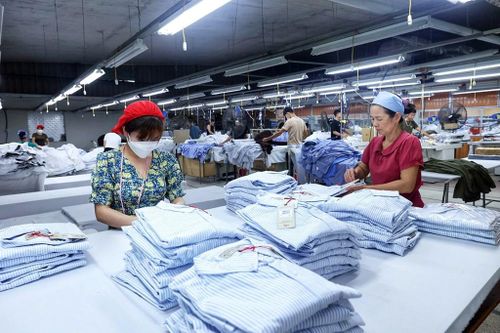 Sản xuất hàng dệt may xuất khẩu. Ảnh: Tuấn Anh/TTXVN
