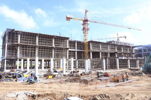 Công trình Bệnh viện Đa khoa tỉnh Cà Mau 1.200 giường được đẩy nhanh tiến độ, đảm bảo tỷ lệ giải ngân. Ảnh: Tuấn Phi - TTXVN