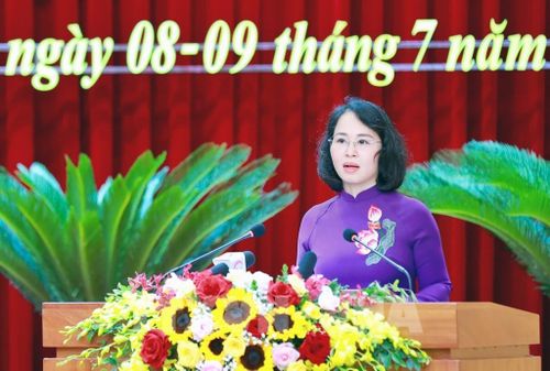 Chủ tịch HĐND tỉnh Quảng Ninh Trịnh Thị Minh Thanh phát biểu khai mạc kỳ họp. Ảnh: Văn Đức - TTXVN 