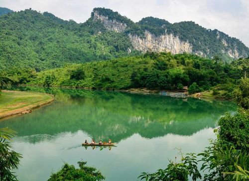 Cảnh trong lành ở vườn quốc gia Pù Mát.