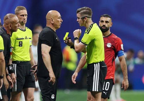 HLV Hossam Hassan chỉ trích trọng tài gay gắt, cho rằng Ai Cập bị đối xử bất công trước Argentina ở World Cup 2026. Ảnh: Reuters
