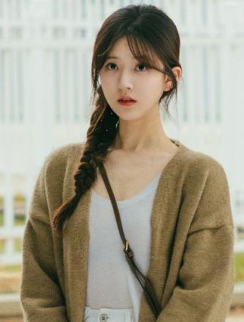 Vai Tang Chỉ trong Hidden Love giúp Triệu Lộ Tư trở thành biểu tượng của dòng phim thanh xuân.