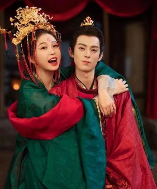 Ngu Thư Hân và Vương Hạc Đệ được khán giả nhiệt tình đẩy thuyền sau Thương Lan Quyết.