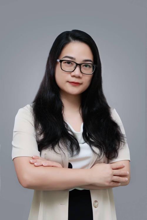 Bà Hoàng Thị Diệu Thúy