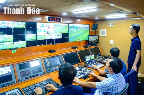 Từ máy quay, hệ thống âm thanh, đường truyền đến xe truyền hình lưu động, mọi công đoạn đều được rà soát kỹ lưỡng nhằm bảo đảm tín hiệu phát sóng ổn định trong suốt thời gian diễn ra trận đấu.