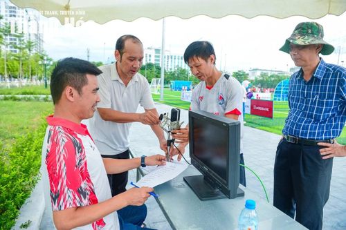 Mỗi người trong ekip đảm nhận một phần việc, nhưng đều hướng tới mục tiêu là mang đến cho khán giả những trận cầu chất lượng nhất.
