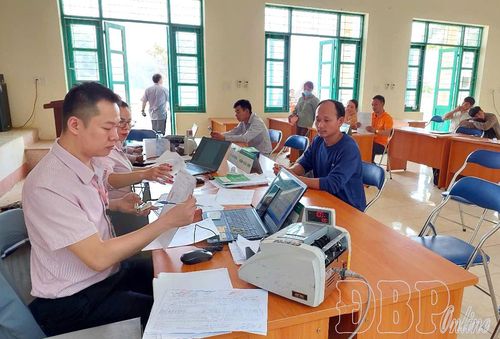 Chương trình tín dụng HSSV tại Phòng giao dịch NHCSXH Mường Chà không còn khách hàng vay vốn.