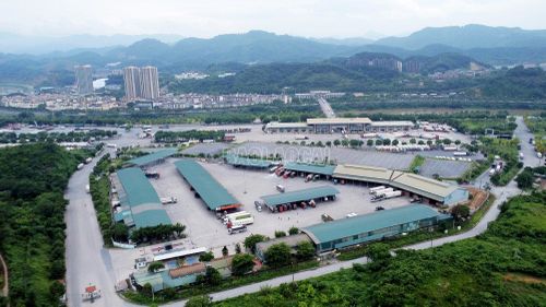 Hoạt động xuất, nhập khẩu hàng hóa qua cửa khẩu góp phần phát huy lợi thế kinh tế cửa khẩu của Lào Cai.