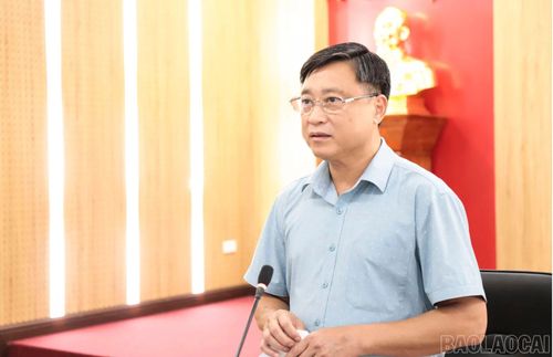 Bí thư Đảng ủy xã Bát Xát Nguyễn Kiều Phương phát biểu kết luận hội nghị.
