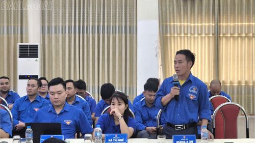 Các đại biểu đóng góp ý kiến tại hội nghị.