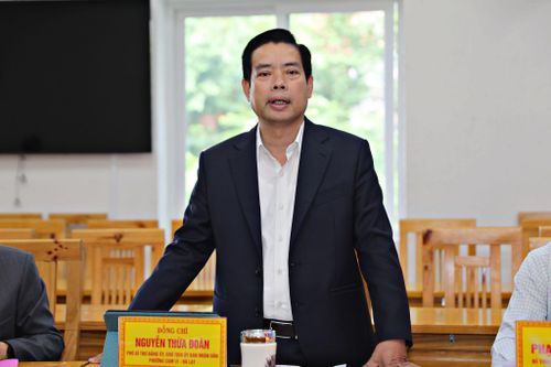Chủ tịch UBND phường Cam Ly - Đà Lạt Nguyễn Thừa Đoàn báo cáo kết quả rà soát, định hướng lập quy hoạch của địa phương trong tổng thể quy hoạch chung phường liền kề