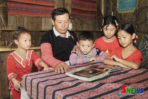 Dòng họ Hàng, tổ dân phố Pa Khen, phường Thảo Nguyên duy trì truyền thống hiếu học.
