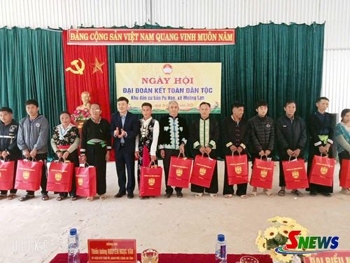 Ông Giàng Chợ Sộng tham gia Ngày hội Đại đoàn kết toàn dân tộc tại xã Mường Lạn.