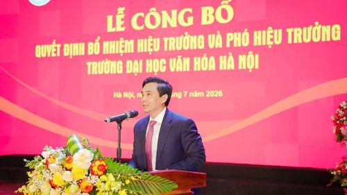 PGS.TS Đinh Công Tuấn, Hiệu trưởng Trường Đại học Văn hóa Hà Nội phát biểu nhận nhiệm vụ trên cương vị mới. Ảnh: HUC