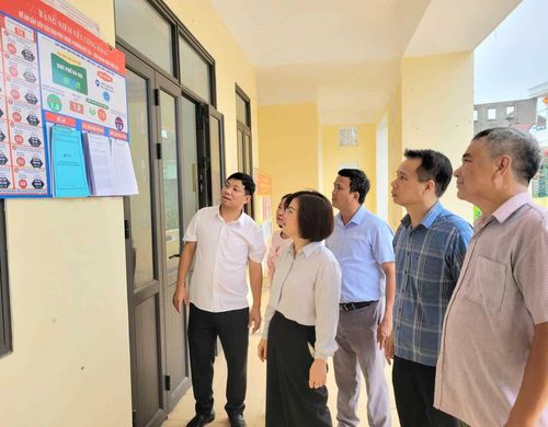Đề án sắp xếp thôn, bản, khu phố luôn được niêm yết tại các nhà văn hóa, để nhân dân tiện theo dõi và tham gia ý kiến. Ảnh: H. Hòa