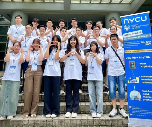 Sinh viên 27 chương trình đào tạo của Trường ĐH Khoa học Tự nhiên có cơ hội nhận học bổng Chính phủ tới 55 triệu đồng/năm. Ảnh: HUS