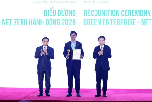Phó Thủ tướng Nguyễn Văn Thắng biểu dương các doanh nghiệp tiêu biểu trong thực hiện kinh tế xanh - Ảnh VGP/Đức Tuân