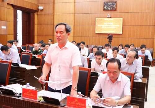 Các đại biểu tham gia ý kiến về kịch bản tăng trưởng 6 tháng cuối năm.