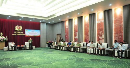 Các đại biểu tham dự buổi gặp mặt.
