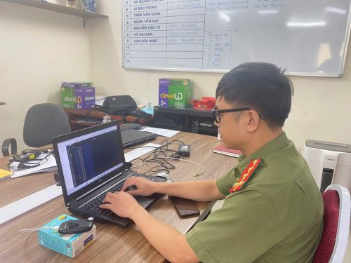 Lần theo dấu vết của tội phạm trên không gian mạng.