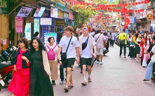 6 tháng đầu năm 2026, du lịch Việt Nam đón khoảng 12,3 triệu lượt khách du lịch quốc tế - tăng 14,9% so với cùng kỳ năm 2025. Ảnh: VNA