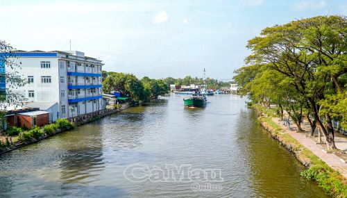 Toàn tỉnh hiện có 167 tuyến sông, kênh chính thuộc hệ thống đường thủy nội địa do Trung ương, địa phương quản lý với tổng chiều dài hơn 2.393 km.