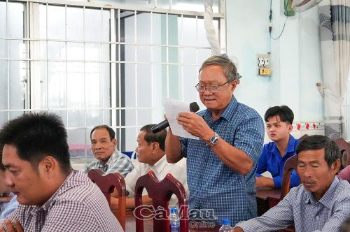 Cử tri Lâm Thành Nam, ấp Nhà Phấn, đề nghị quan tâm đầu tư xây dựng, nâng cấp các tuyến lộ giao thông nông thôn, đáp ứng nhu cầu phát triển sản xuất và dân sinh.