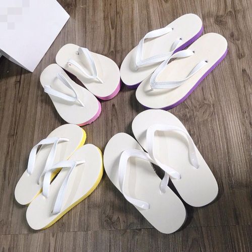 Những đôi dép Lào ngày nay được bán trên nhiều sàn thương mại điện tử. (Ảnh minh họa: Vietnam Mart)