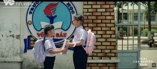 Lý không tới dự sinh nhật con mà tìm cách gửi quà cho con gái. Ảnh VTV
