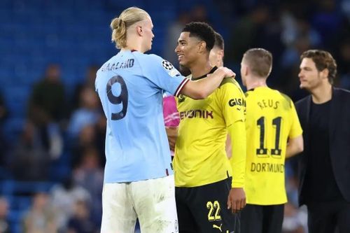 Tháng 2/2025, Bellingham còn tri ân người bạn thân theo cách rất đặc biệt. Trong trận Champions League gặp Manchester City, Haaland ghi cả hai bàn cho đội khách nhưng Real Madrid thắng ngược 3-2 nhờ pha lập công phút 92 của Bellingham. Sau bàn thắng quyết định, tiền vệ người Anh thực hiện đúng màn ăn mừng sải bước mà Haaland từng dùng khi mở tỷ số. Sau trận, Bellingham tiếp tục dành lời khen cho người đồng đội cũ khi gọi Haaland là "tiền đạo cắm số một thế giới". Ảnh: Alamy.