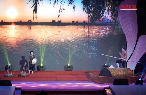 Tiết mục Đối dân ca Ví, Giặm "Qua bến đò ngang" của đoàn Nghệ An được trao Huy chương Vàng