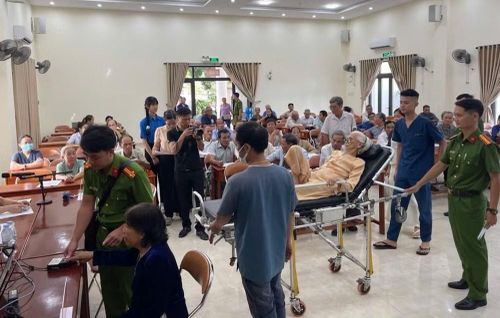 Tổ chức thu nhận mẫu sinh phẩm ADN thân nhân liệt sĩ tại Huế. Ảnh: CA