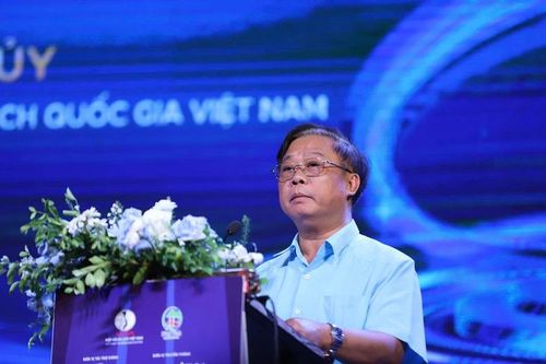 Phó Cục trưởng Cục Du lịch Quốc gia Việt Nam Phạm Văn Thủy phát biểu tại buổi lễ. Ảnh: Trần Hồng