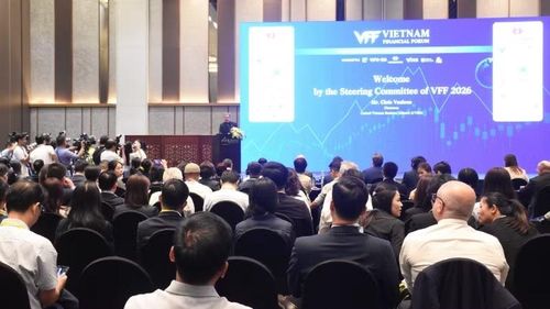 Ông Chris Vanloon, Chủ tịch Central Vietnam Business Alliance phát biểu tại diễn đàn.