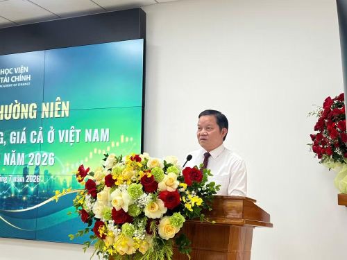 Phó Giáo sư, Tiến sĩ Nguyễn Mạnh Thiều, Phó Giám đốc Học viện Tài chính phát biểu khai mạc diễn đàn.