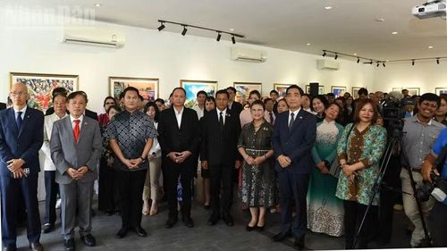 Đông đảo đại biểu tham dự lễ khai trương Văn phòng Lãnh sự danh dự Việt Nam tại Phuket. (Ảnh: XUÂN SƠN)