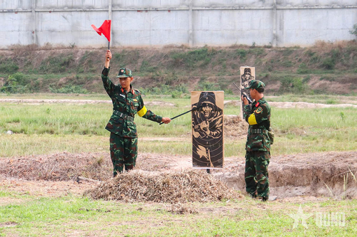 Nhờ ứng dụng sáng kiến cải tiến kỹ thuật, thành tích môn bắn súng của đơn vị ngày càng được nâng cao.