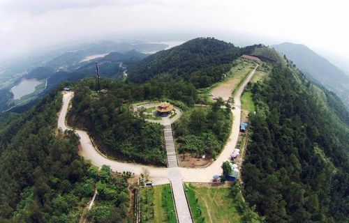  Hà Nội công bố tình huống thiên tai sạt lở tại Khu du lịch văn hóa Đền Sóc. Ảnh: MINH TUẤN 