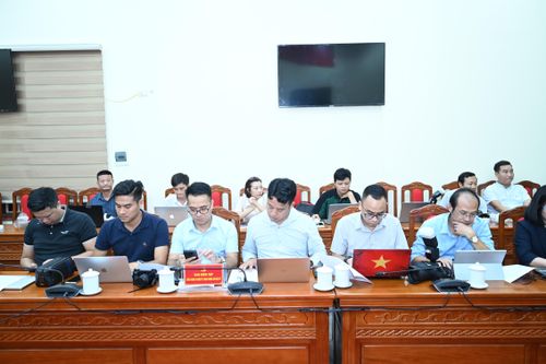  Đông đảo các phóng viên theo dõi buổi họp báo. Ảnh: ĐỖ TRUNG 