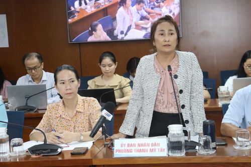  Bà Nguyễn Thị Châu Thi thông tin tại họp báo 