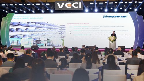  Ông Niwat Athiwattananont, Tổng Giám đốc Công ty Cổ phần Nhựa Bình Minh, chia sẻ về chiến lược chuyển đổi xanh gắn với đổi mới sáng tạo và chuyển đổi số tại Diễn đàn “Năng lượng và Môi trường Thế giới – Việt Nam 2026” 
