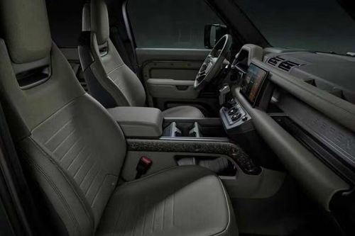 BMW đã có thể bù đắp cho công suất thấp hơn của động cơ bằng cách tăng công suất động cơ điện, giữ cho tổng công suất không thay đổi. Điều đó không xảy ra ở đây vì OCTA sử dụng cấu hình chỉ có động cơ V8 chứ không phải hệ thống truyền động hybrid cắm điện.