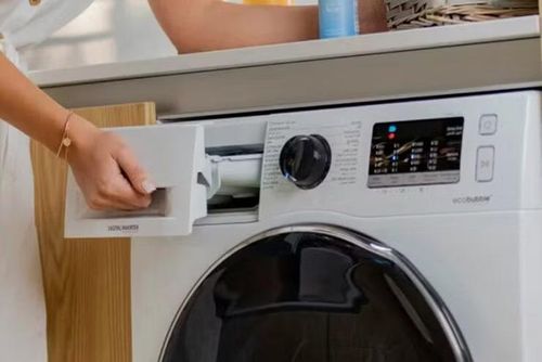 Đổ nước giặt và nước xả đúng ngăn giúp quần áo sạch hơn, tiết kiệm chất tẩy rửa và bảo vệ máy giặt trong quá trình sử dụng.
