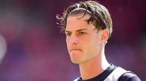 Mùa vừa qua, Scott thi đấu ấn tượng và được HLV Thomas Tuchel triệu tập lên tuyển Anh. Tuy nhiên, tiền vệ này không thể góp mặt trong danh sách cuối cùng.