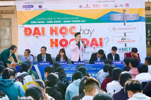 Thực tế, các nguồn thông tin về ngành nghề, thi cử đã phổ biến khá đầy đủ trên báo chí và các website của trường. Theo ông, công tác hướng nghiệp trực tiếp bằng các ngày hội có còn nhiều ý nghĩa?