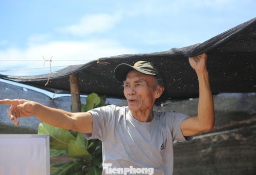 Theo ông Võ Thành Tâm (64 tuổi), khoảng một tuần nay mùi hôi bốc lên không chịu nổi, nặng nhất là buổi chiều. "Chúng tôi mong địa phương sớm kiểm tra nguyên nhân, nghiên cứu lại hệ thống đường ống để xử lý dứt điểm", ông Tâm nói.